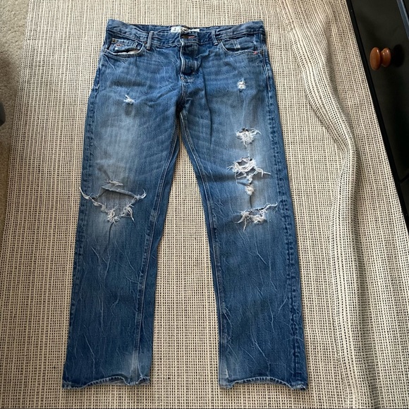Hollister California Distressed Jeans - Picture 1 of 9